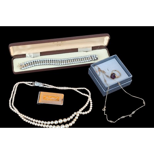 307 - A MIXED LOT OF UNTESTED AND UNMARKED JEWELLERY