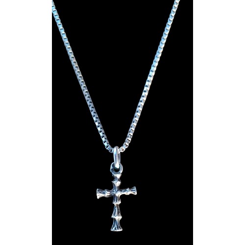 312 - AN ORNATE SILVER CROSS ON A QUALITY LONG BOX LINK CHAIN OF GREAT QUALITY