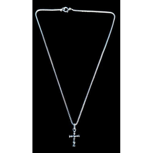 312 - AN ORNATE SILVER CROSS ON A QUALITY LONG BOX LINK CHAIN OF GREAT QUALITY