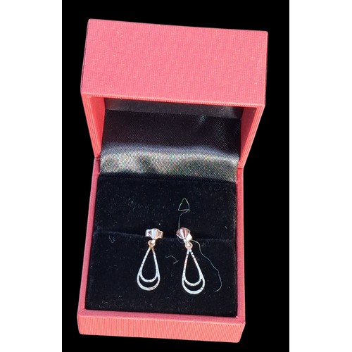 322 - A PAIR OF 9ct GOLD SHAPED EARRINGS