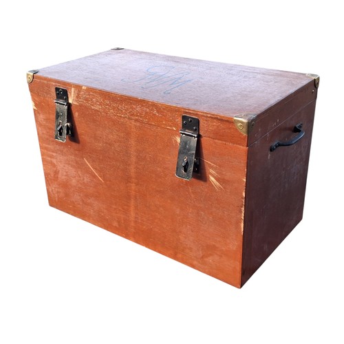331 - NEAT SIZED LOCKABLE TRUNK 24x13x16