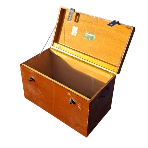 331 - NEAT SIZED LOCKABLE TRUNK 24x13x16