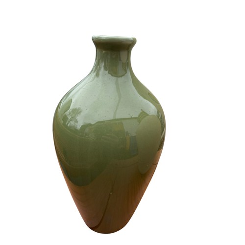 31 - A LOT OF 3 VASE