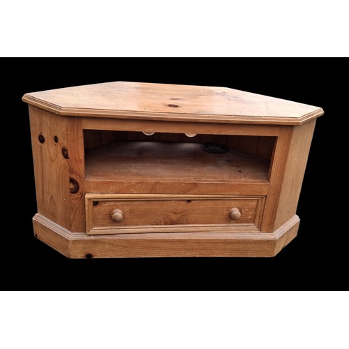 73 - A PINE CORNER ENTERTAINMENT UNIT