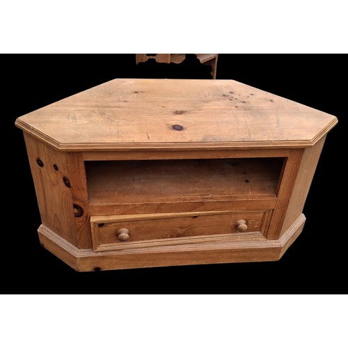 73 - A PINE CORNER ENTERTAINMENT UNIT