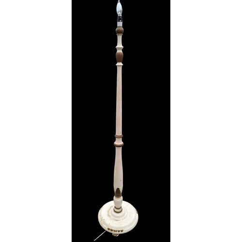 80 - A MODERN DESIGNER STYLE STANDARD LAMP