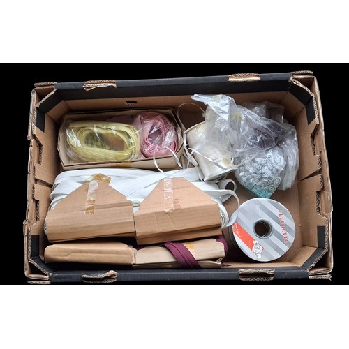 99 - A MIXED LOT OF DRAPERY ITEMS