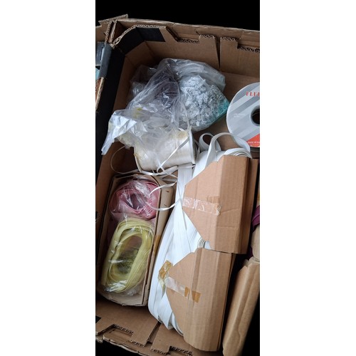 99 - A MIXED LOT OF DRAPERY ITEMS