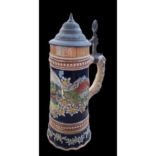 104 - A COLLECTABLE MUSICAL STIEN IN PERFECT WORKING ORDER
