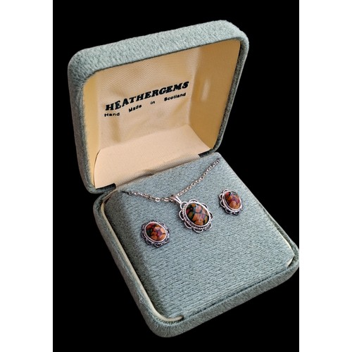 302 - A WONDERFUL SILVER NECKLACE AND MATCHING EARRINGS SET WITH MULTI COLOURED STONES