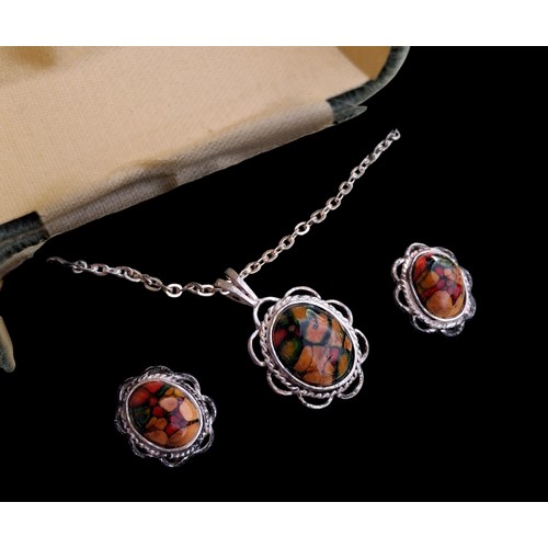 302 - A WONDERFUL SILVER NECKLACE AND MATCHING EARRINGS SET WITH MULTI COLOURED STONES