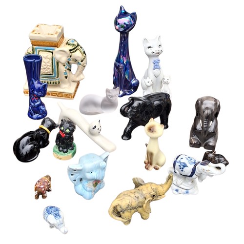 142 - A MIXED LOT OF CAT AND ELEPHANT ORNAMENTS