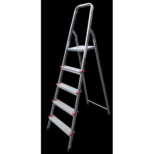 90 - AN ALUMINIUM STEP LADDERS