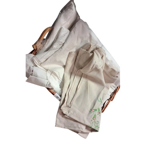 87 - A WICKER BASKET WITH LINENS