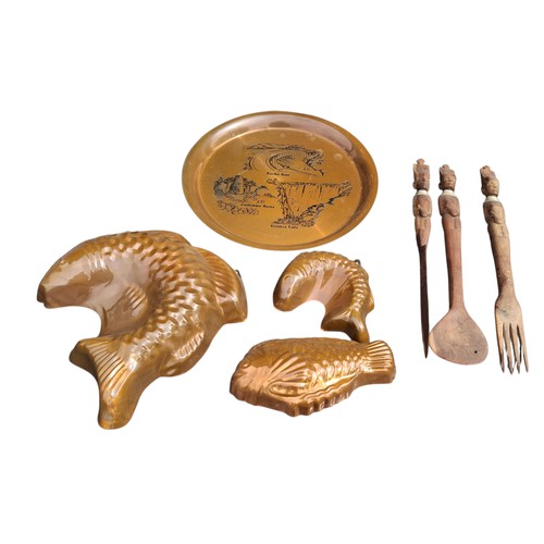 112 - A COPPER TRAY, 3 FISH JELLY MOULDS AND 3 AFRICAN CARVED WOODEN SALAD SERVERS