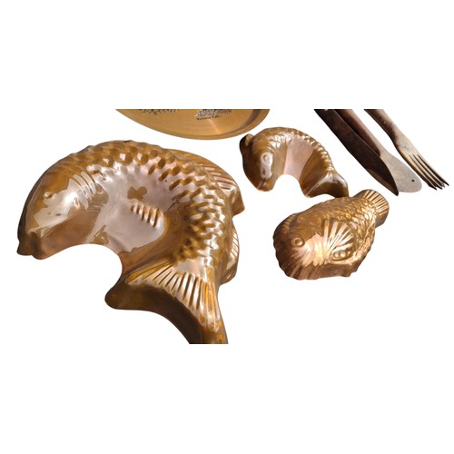 112 - A COPPER TRAY, 3 FISH JELLY MOULDS AND 3 AFRICAN CARVED WOODEN SALAD SERVERS