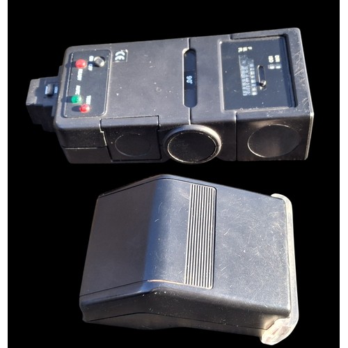 2 MIXED CAMERA FLASHES