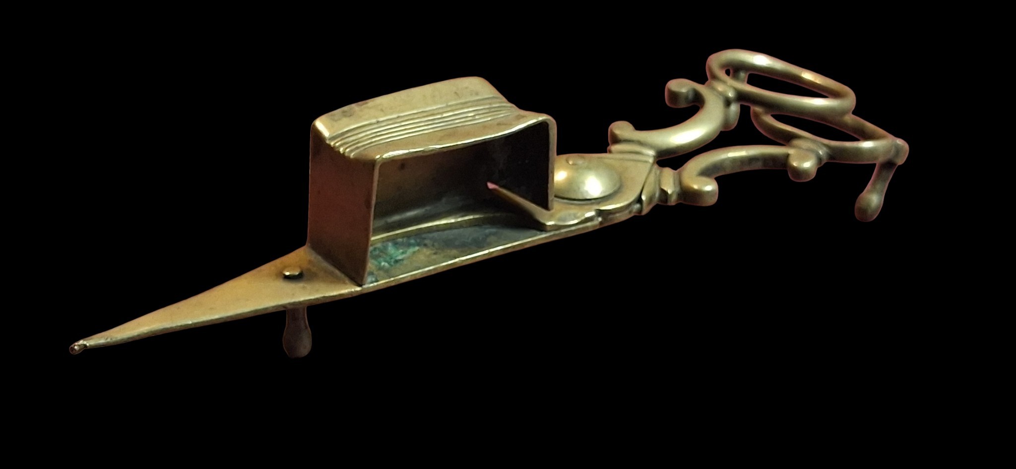 AN ANTIQUE PLATED CANDLE SNUFFER
