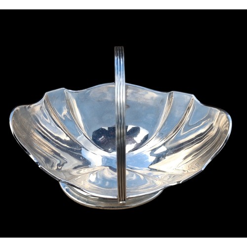 A LONDON SILVER BASKET WITH HANDLE 136.5g