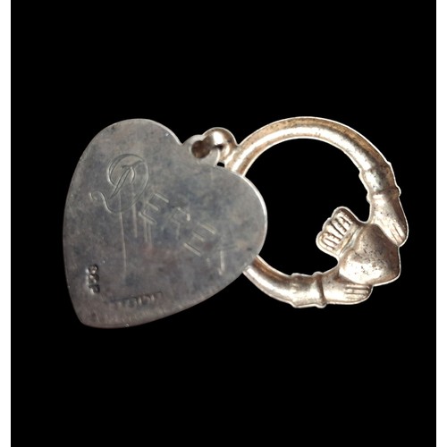 A 9CT GOLD DOUBLE PENDANT WEIGHS 1.27 GRAMS
