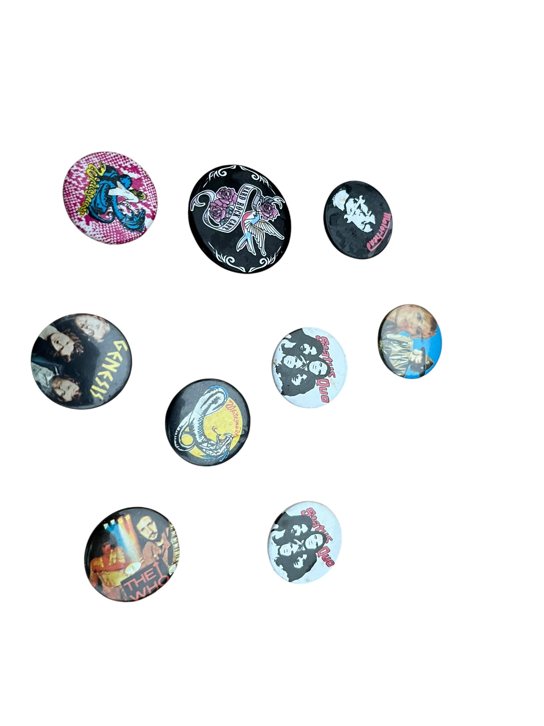 A LOT OF VINTAGE BAND BADGES MOTORHEAD, STATUS QUO, BLONDIE ETC