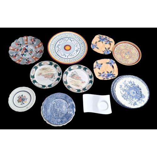 A MIXED LOT OF COLLECTABLE PLATES
