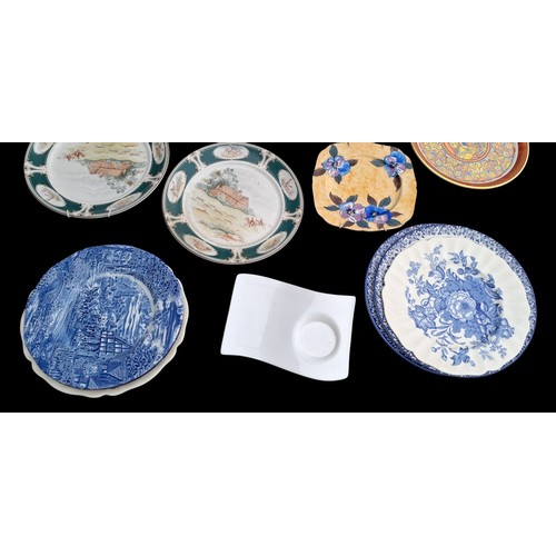 A MIXED LOT OF COLLECTABLE PLATES