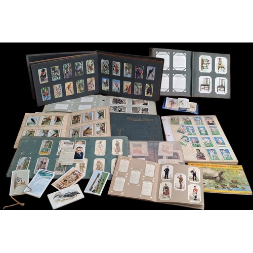 A LARGE COLLECTION OF MIXED CIGARETTE CARDS
