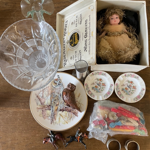 69 - Rummage Box

Vases x 2, Xmas Fairy, Plate, Horse and Rider Figures, Candles, Owl, Napkin Rings