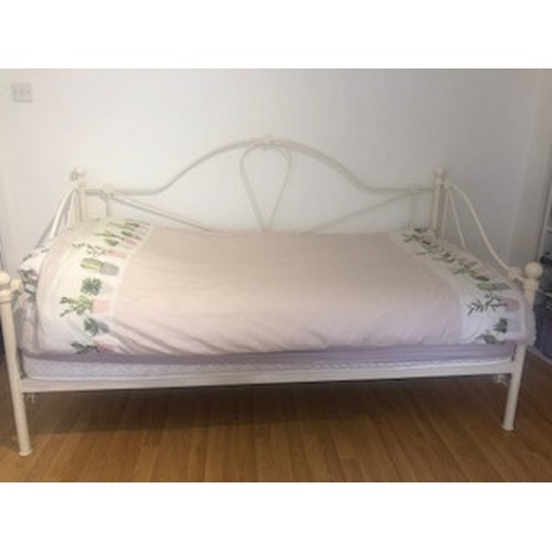 248 - As New & Unused Cream Metal Framed Day Bed 
Without Mattress. Excellent condition 

Size: 200cm x 98... 