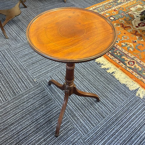 253 - Mahogany Pedestal Table with Circle Inlay

Damage and wear to stand

Size: 34cm diameter x 60cm tall