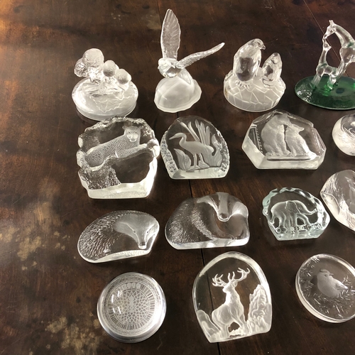 42 - Large Collection of Mats Jonasson & other decorative glass ornaments (animals)