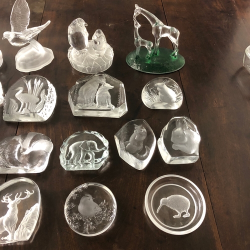 42 - Large Collection of Mats Jonasson & other decorative glass ornaments (animals)