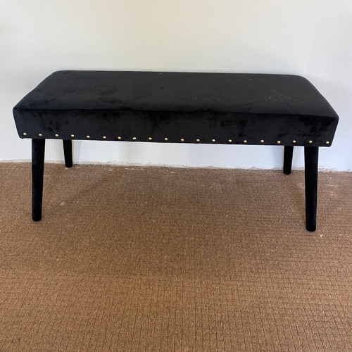 100 - Black Velvet Foot Stool

Size:
100cm x 40cm x 44cm