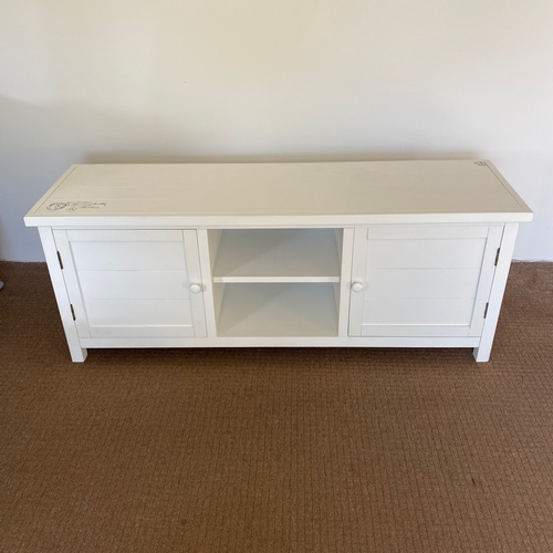 102 - White Painted Television Cabinet
Originally worth in excess of £200 - looks to be unused

Size:
140c... 