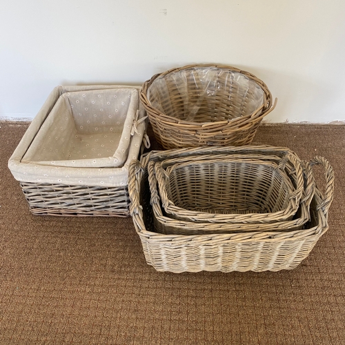 120 - Collection Of Wicker Baskets x 6

Size:
Rectangular Lined Basket - 43cm x 32cm x 19cm
Retangular Han... 