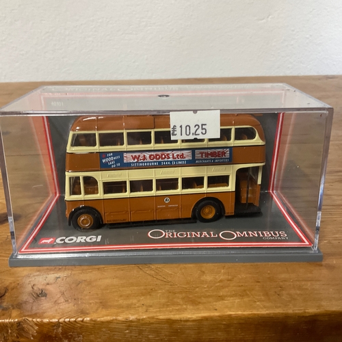 182 - Corgi: The Original Omnibus Company x 2
40401 - AEC Regent II - Kingston-Upon-Hull City Transport
40... 