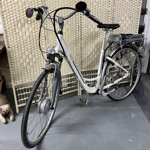 287 - Schwinn Tailwind Electric Cycle, 18