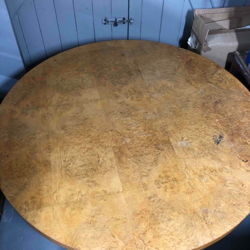 154 - Large & Heavy Circular Wooden Table made by Richard Baker Furniture. 

Size: 151cm diameter x 76cm h... 