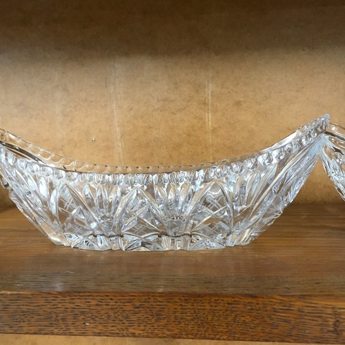 163 - Vintage Crystal Boat Shaped Nut/Sweet Bowl x 3

Size: 25cm x 10cm