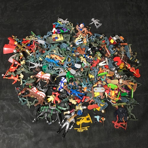 191 - Large Collection of Plastic Play Figurines
To Include:
Soldiers, Knights, Cowboys & Indians