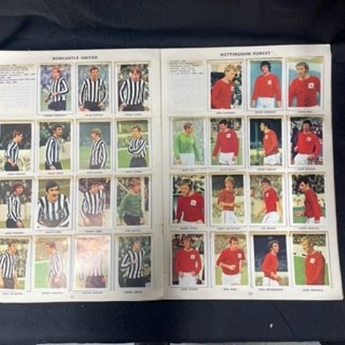 198 - The Wonderful World of Soccer Stars Picture Stamp Album Gala Collection: Complete Photos but the Clu... 