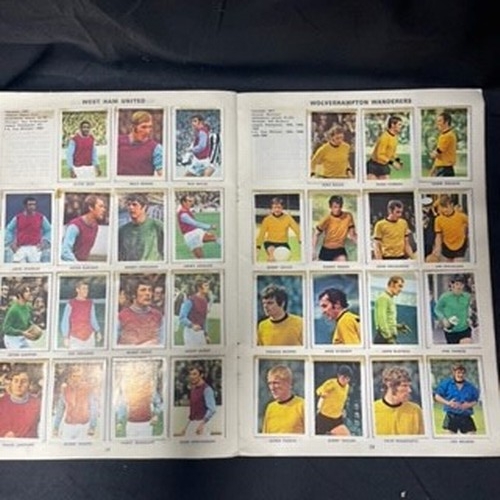 198 - The Wonderful World of Soccer Stars Picture Stamp Album Gala Collection: Complete Photos but the Clu... 