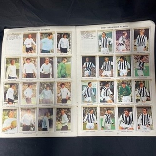 199 - The Wonderful World of Soccer Stars Picture Stamp Album Gala Collection: Complete Photos but the Clu... 