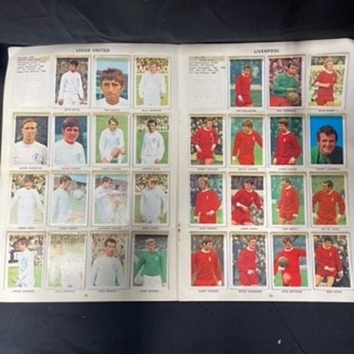 199 - The Wonderful World of Soccer Stars Picture Stamp Album Gala Collection: Complete Photos but the Clu... 