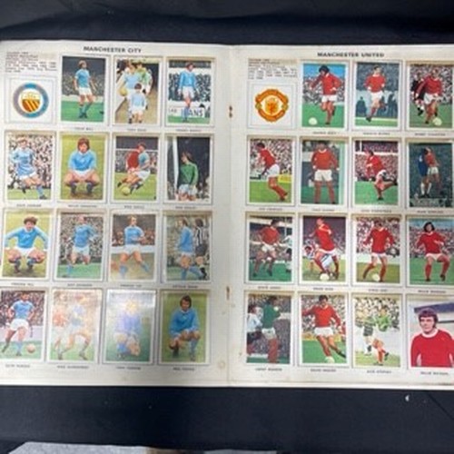 201 - The Wonderful World of Soccers Stars Picture Stamp Album 1971/72 First Division: Complete