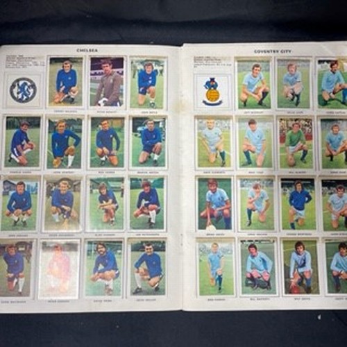 201 - The Wonderful World of Soccers Stars Picture Stamp Album 1971/72 First Division: Complete