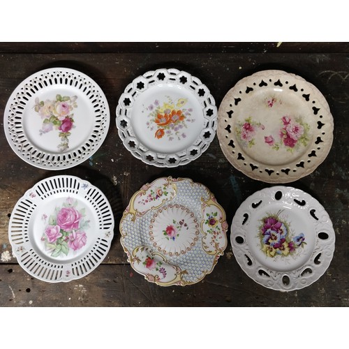 251 - Selection of 20 Slotted / Decorative Plates.