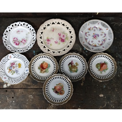 251 - Selection of 20 Slotted / Decorative Plates.