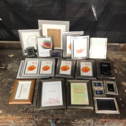 318 - A Large Selection Of Picture Frames x20.
Mostly unused and as found.
Largest W25cm x H21cm